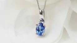 Collier en or blanc, tanzanite et diamants