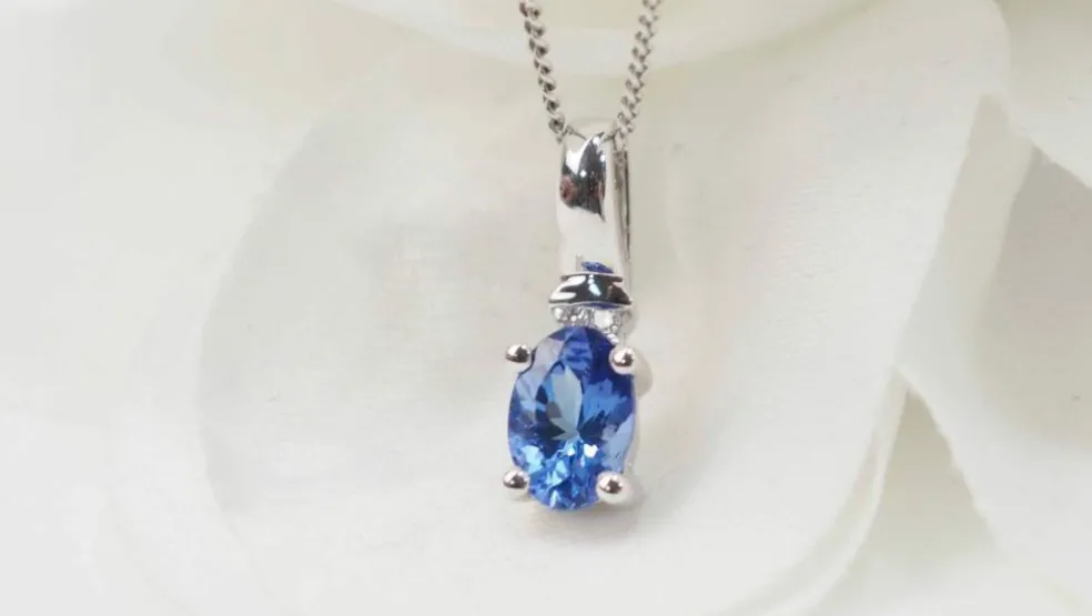 Collier en or blanc, tanzanite et diamants