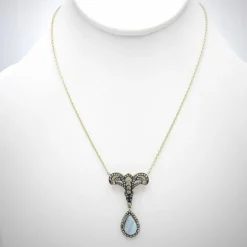 Collier en or, diamant et opale