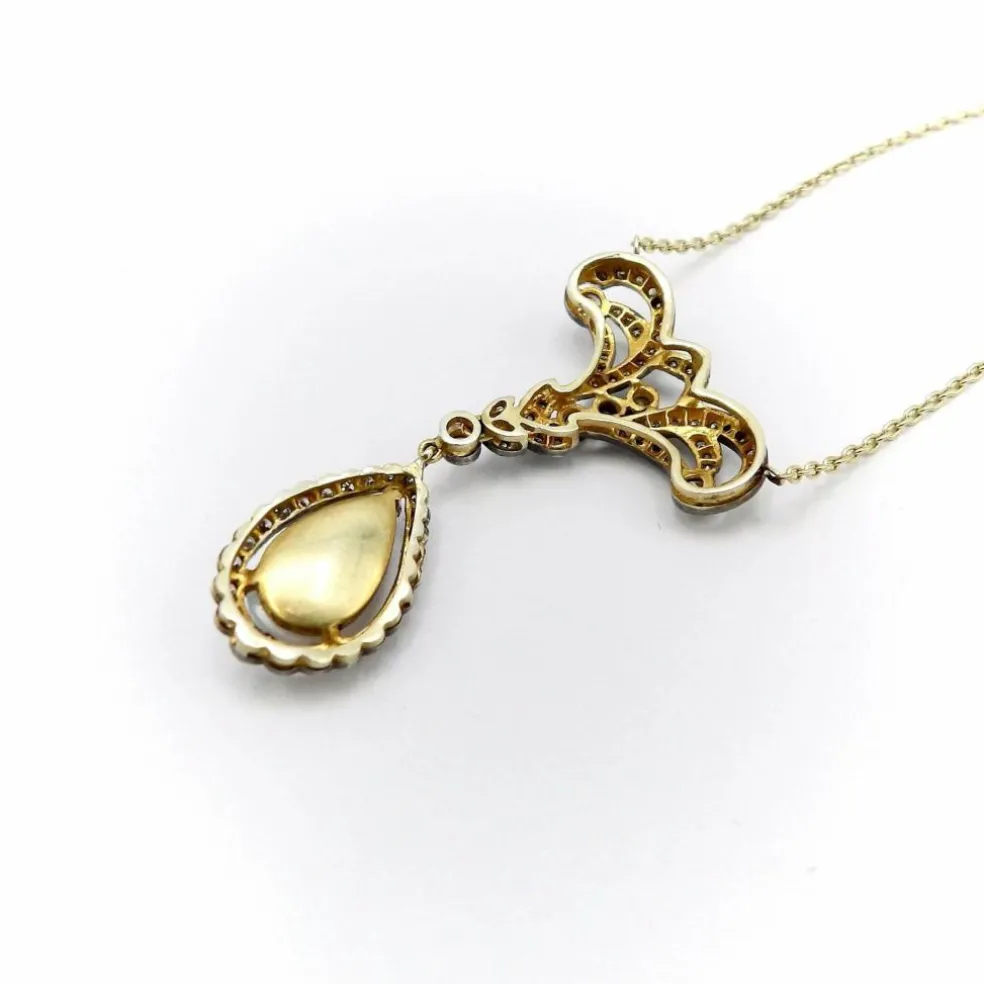Collier en or, diamant et opale
