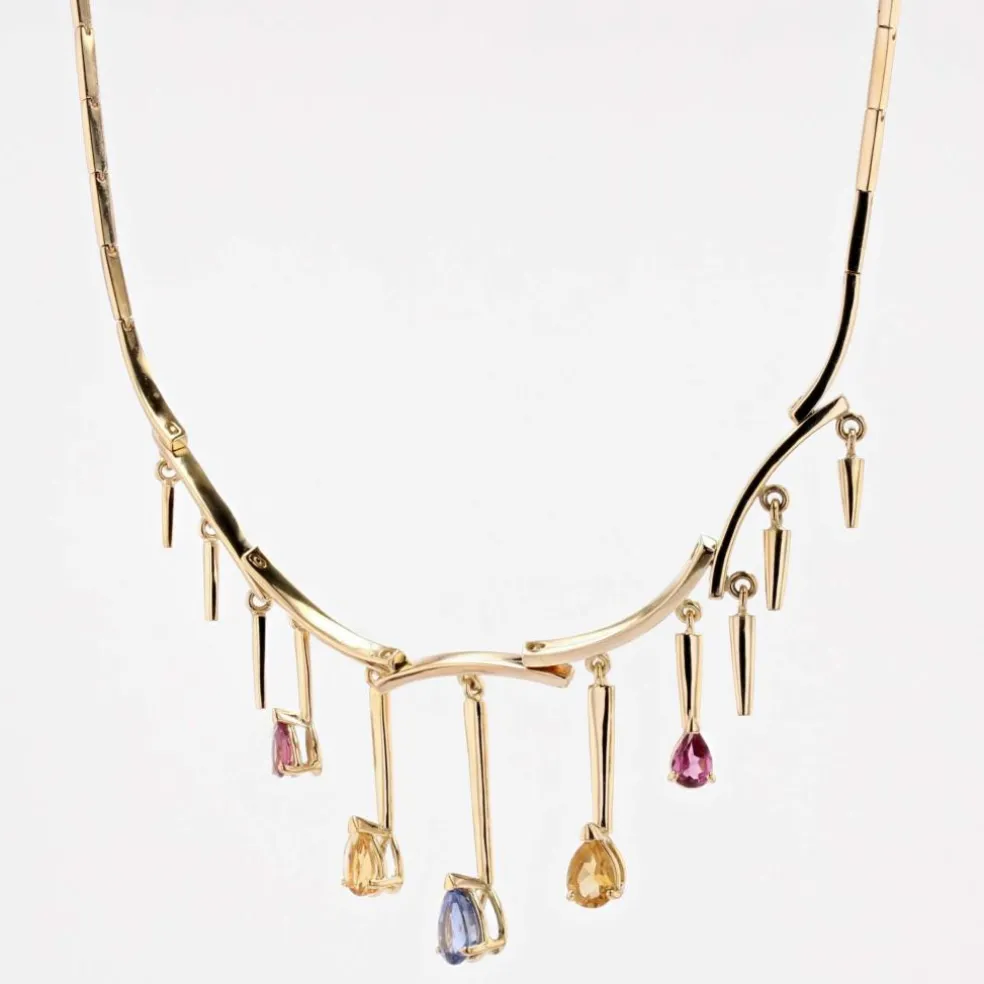 Collier en or et ses saphirs de couleur