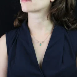 Collier en or et son émeraude