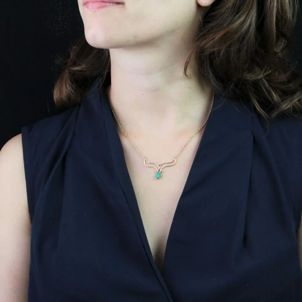 Collier en or et son émeraude