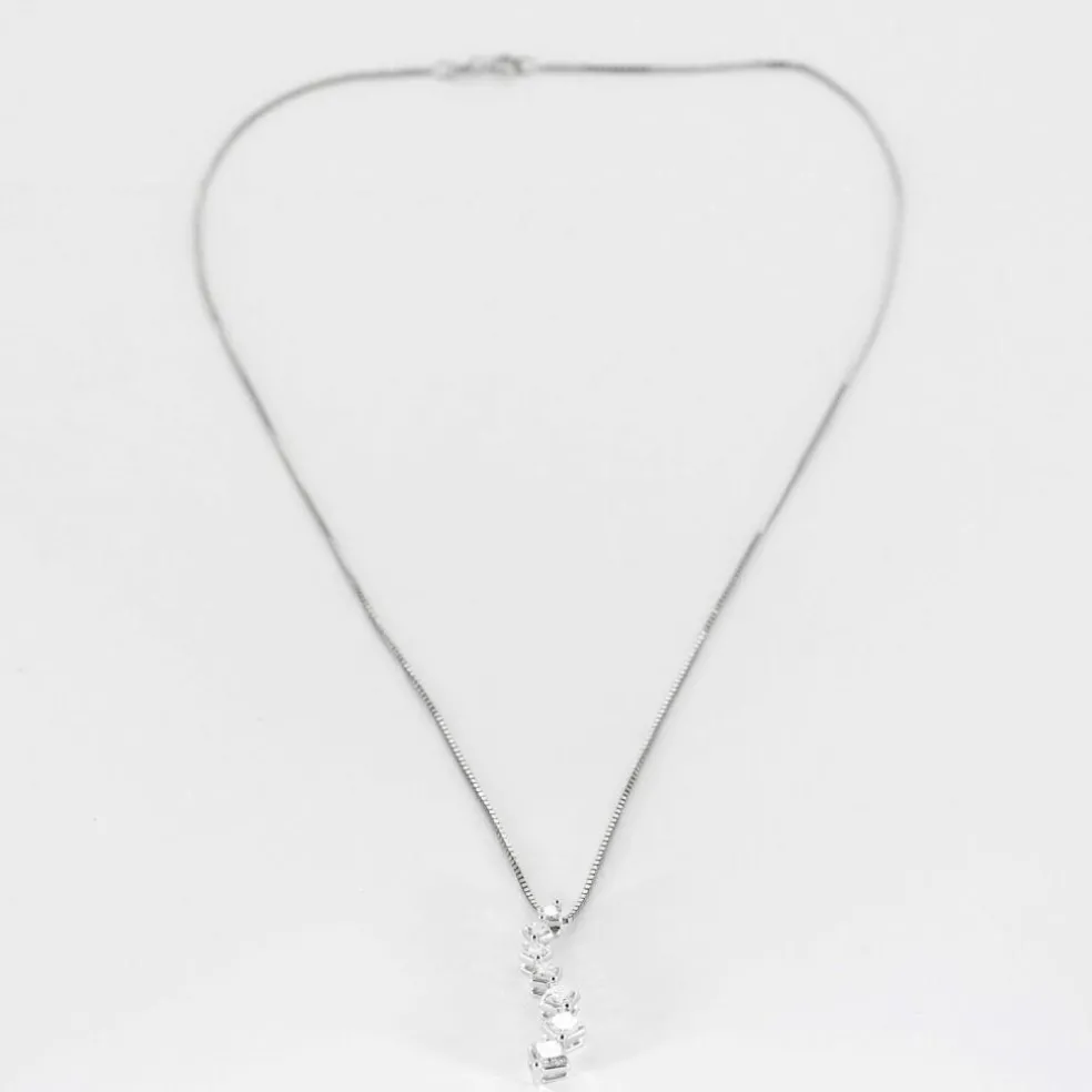 Collier en or gris et pendentifs en diamants