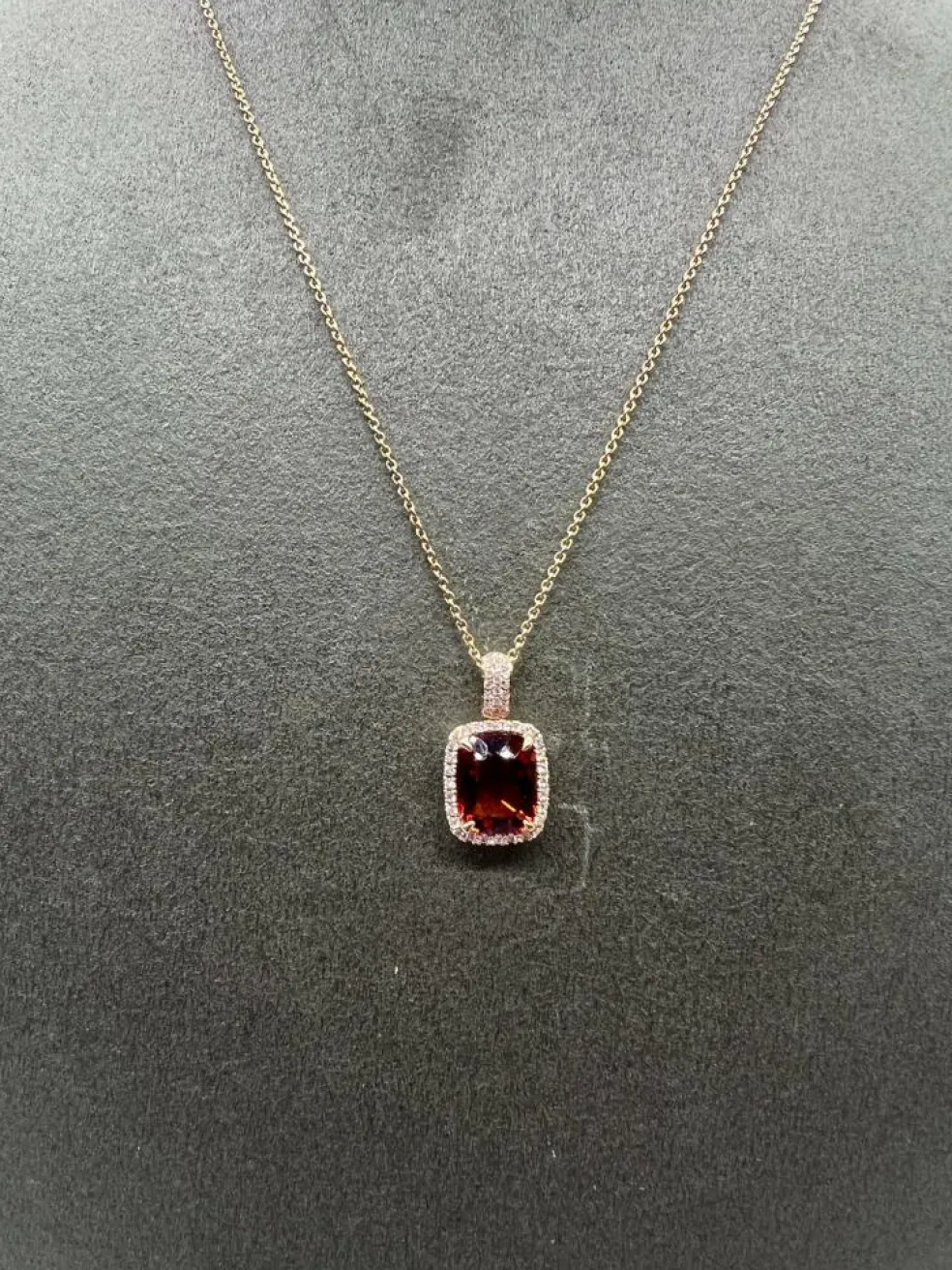 Collier en or jaune 18 carats avec citrine mandarine et diamant