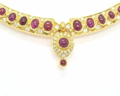 Collier en or jaune avec diamants et rubis