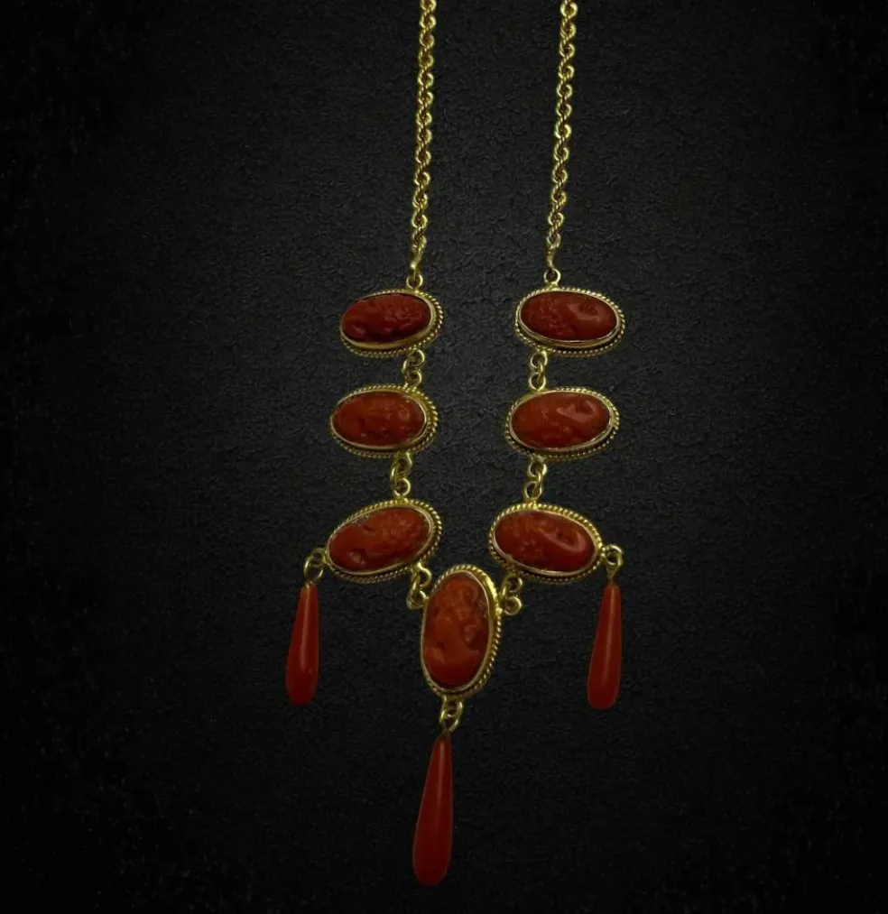 Collier en or jaune avec camées, inspiré de la Rome antique