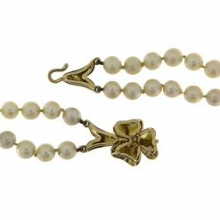 Collier en or jaune, blanc et diamants avec deux rangs de perles Akoya