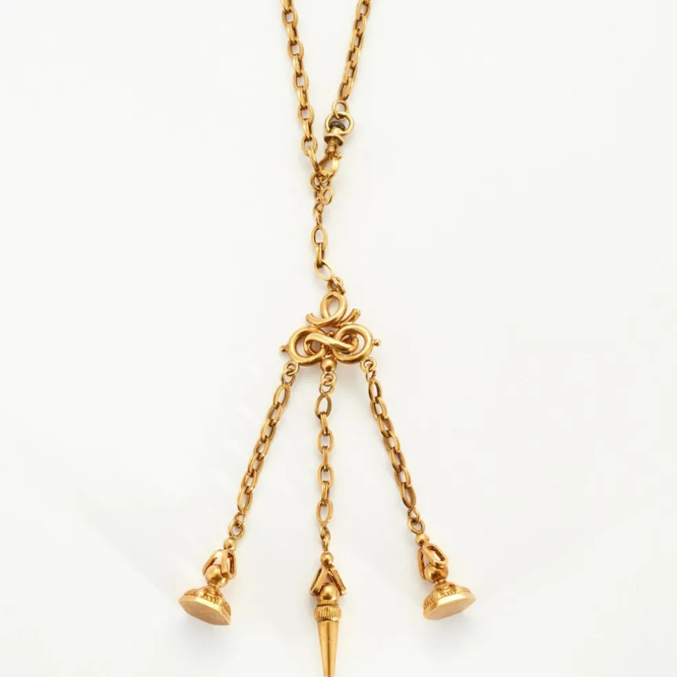 Collier en or jaune centré d'une châtelaine