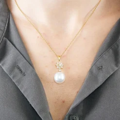 Collier en or jaune diamants et perle de culture