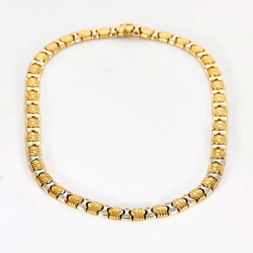 Collier en or jaune et or gris, diamants