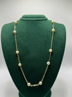 Collier en or jaune et perles