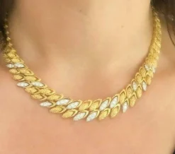 Collier en or jaune et platine serti de 48 diamants