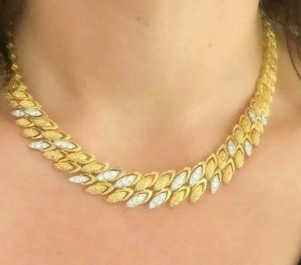 Collier en or jaune et platine serti de 48 diamants