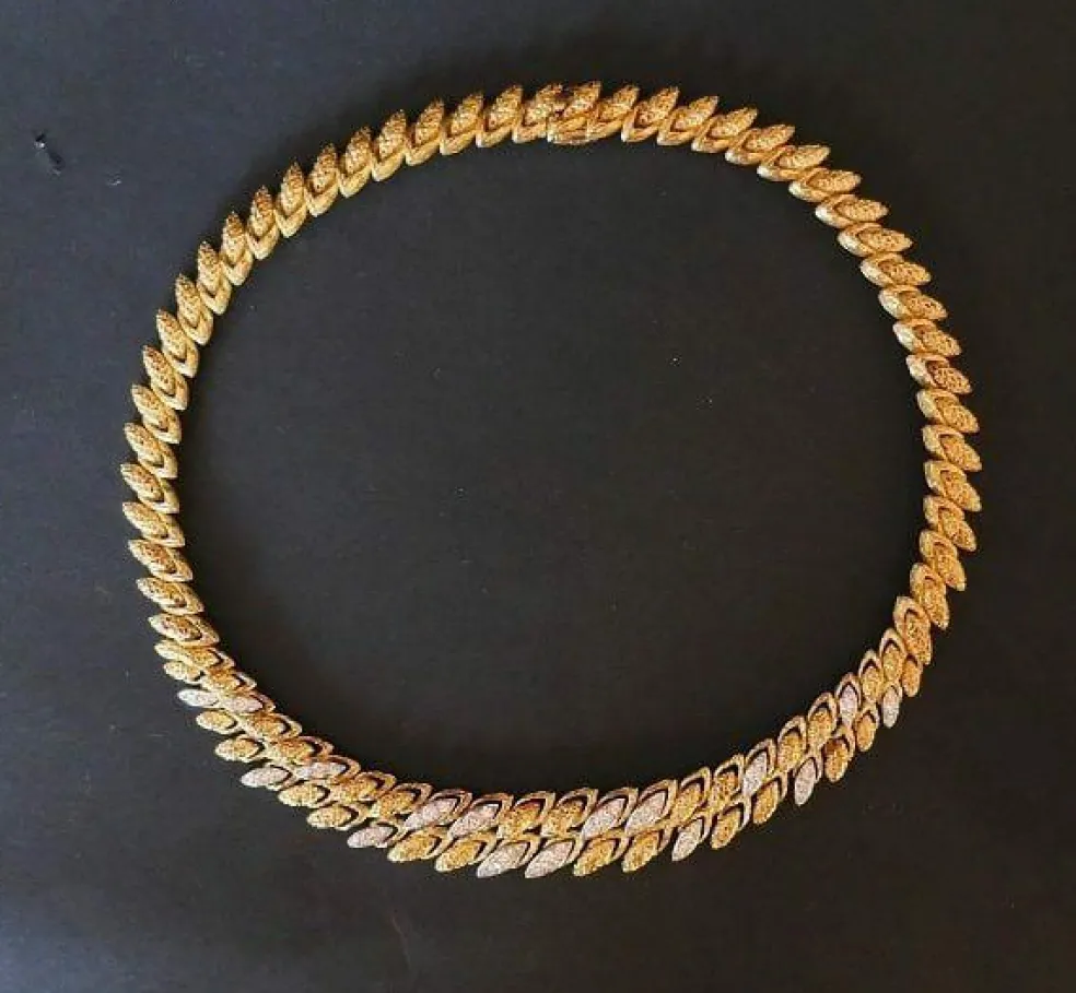 Collier en or jaune et platine serti de 48 diamants