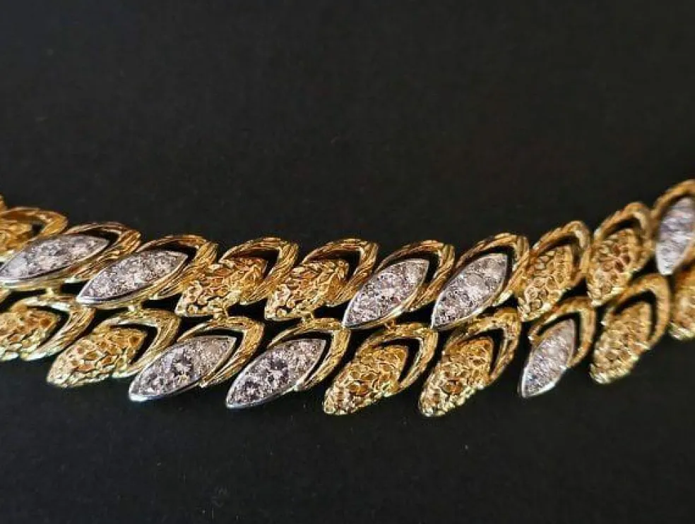 Collier en or jaune et platine serti de 48 diamants