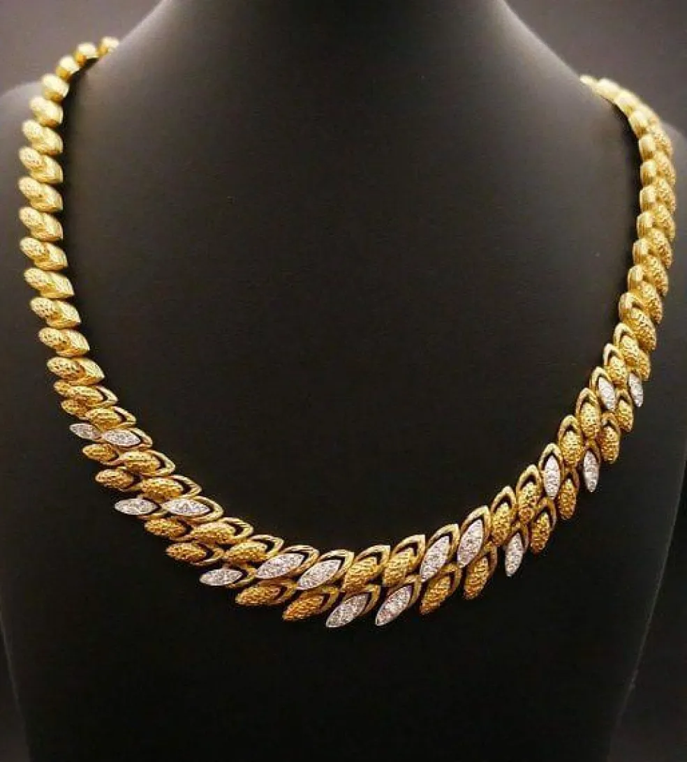 Collier en or jaune et platine serti de 48 diamants