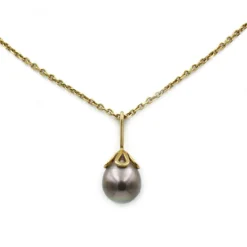 Collier en or jaune, perle grise