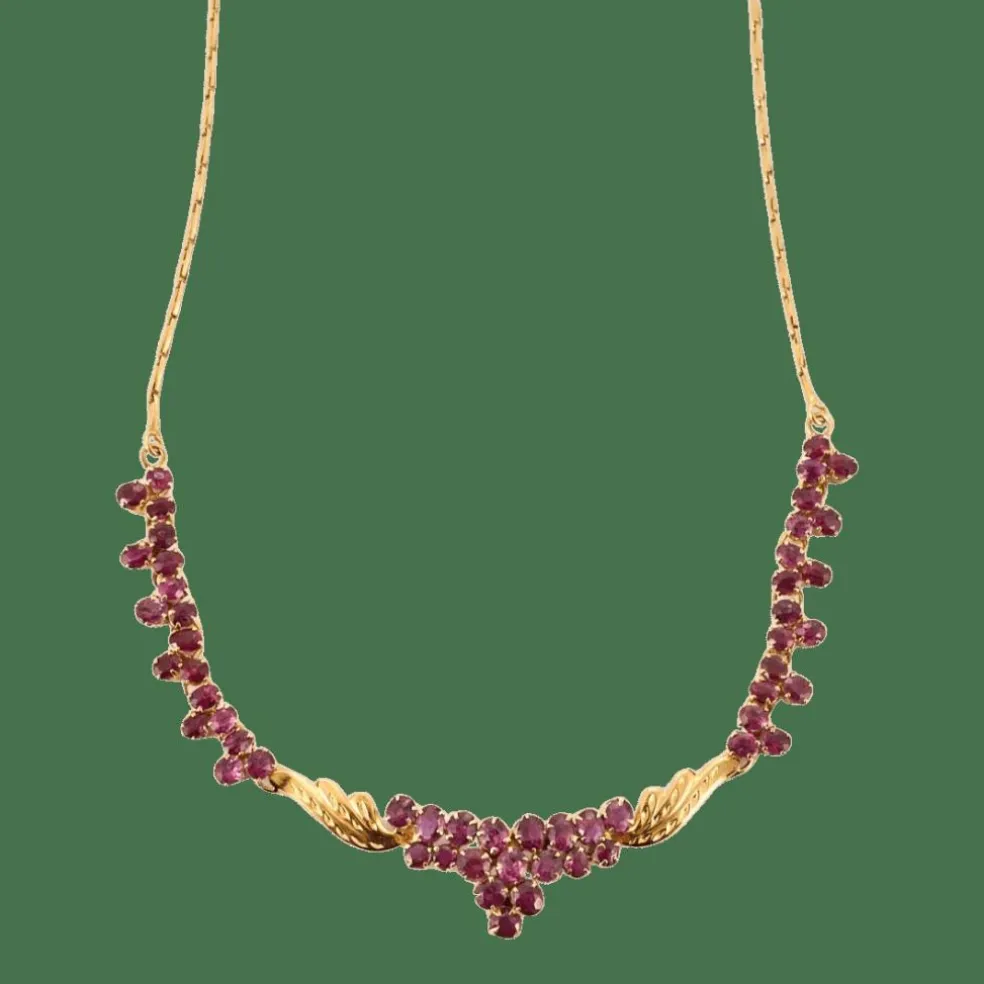 Collier en or jaune, rubis ovales facettés