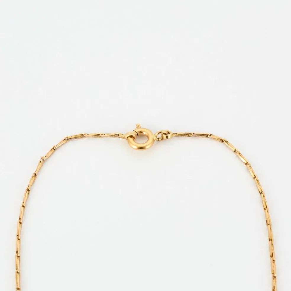 Collier en or jaune, rubis ovales facettés