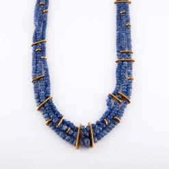 Collier en or jaune, saphirs