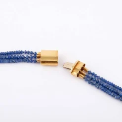 Collier en or jaune, saphirs