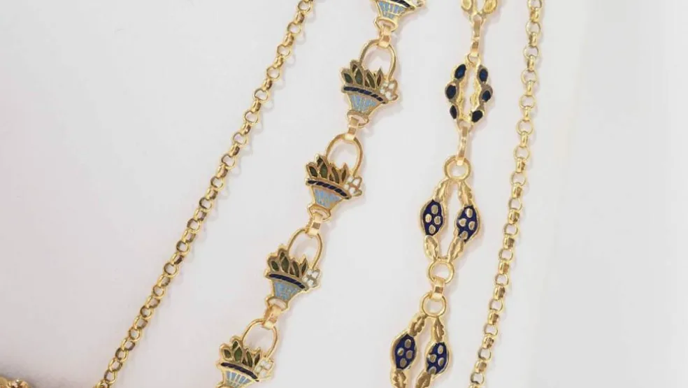 Collier en or émaillé et perles fines