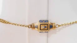 Collier en or émaillé et perles fines