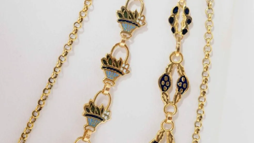 Collier en or émaillé et perles fines
