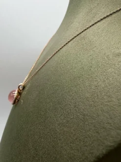Collier en or rose 18 carats avec quartz rose et diamant
