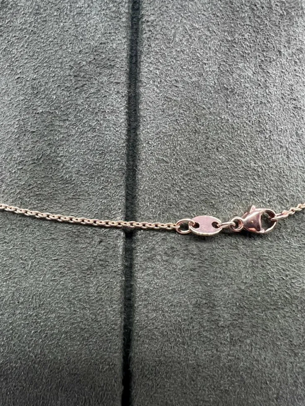 Collier en or rose 18 carats avec quartz rose et diamant