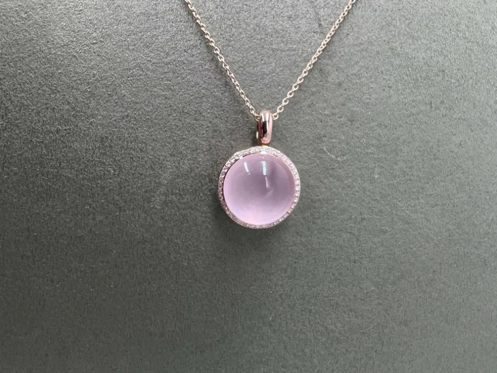Collier en or rose 18 carats avec quartz rose et diamant