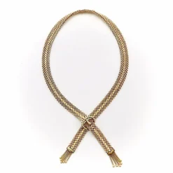 collier en or tressé avec fermoir à boucle et pompons