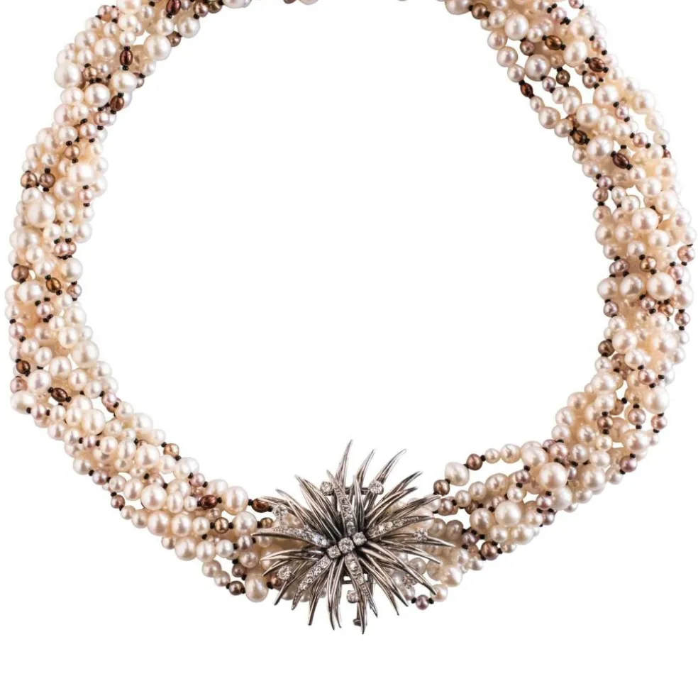 Collier en perles fermoir broche diamants