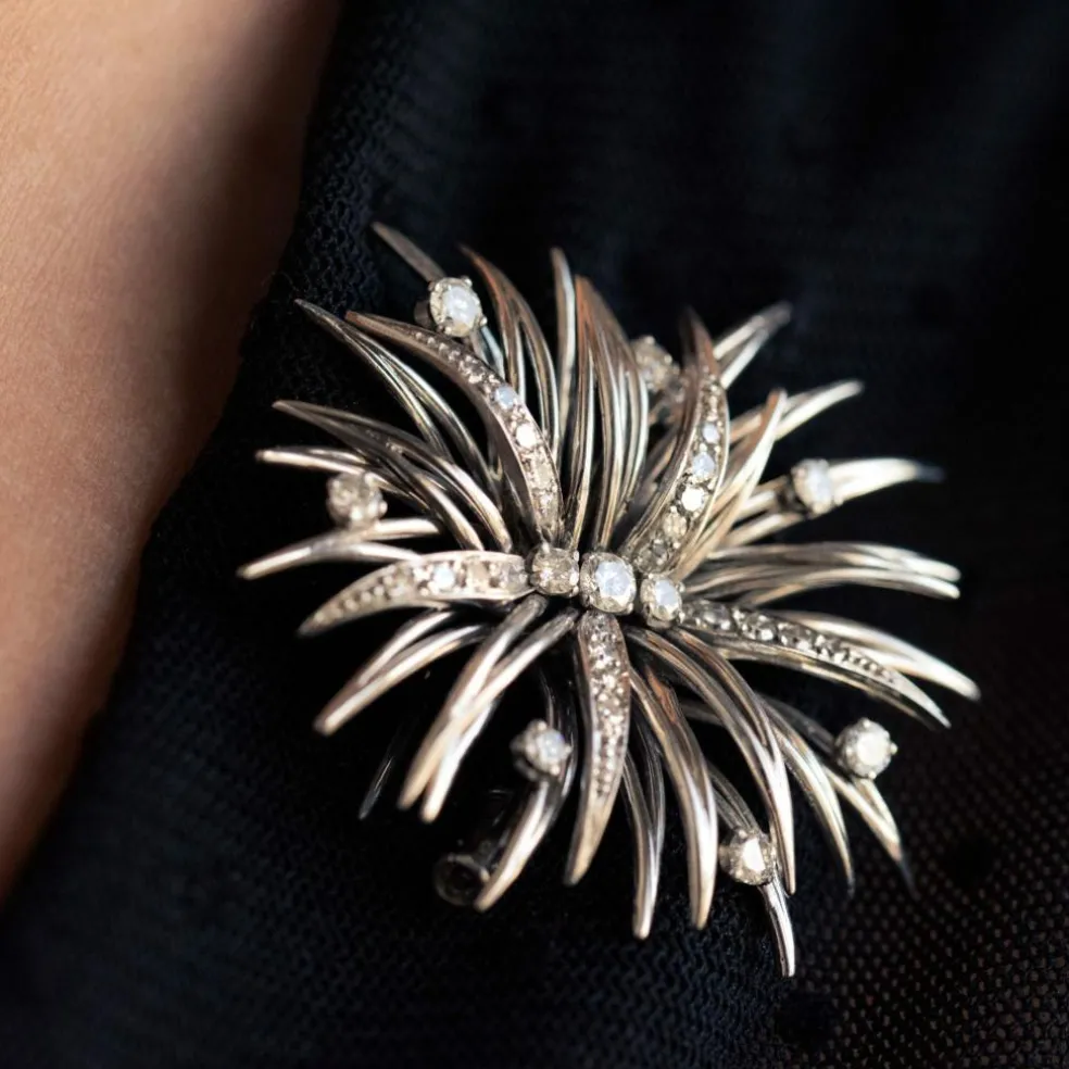 Collier en perles fermoir broche diamants