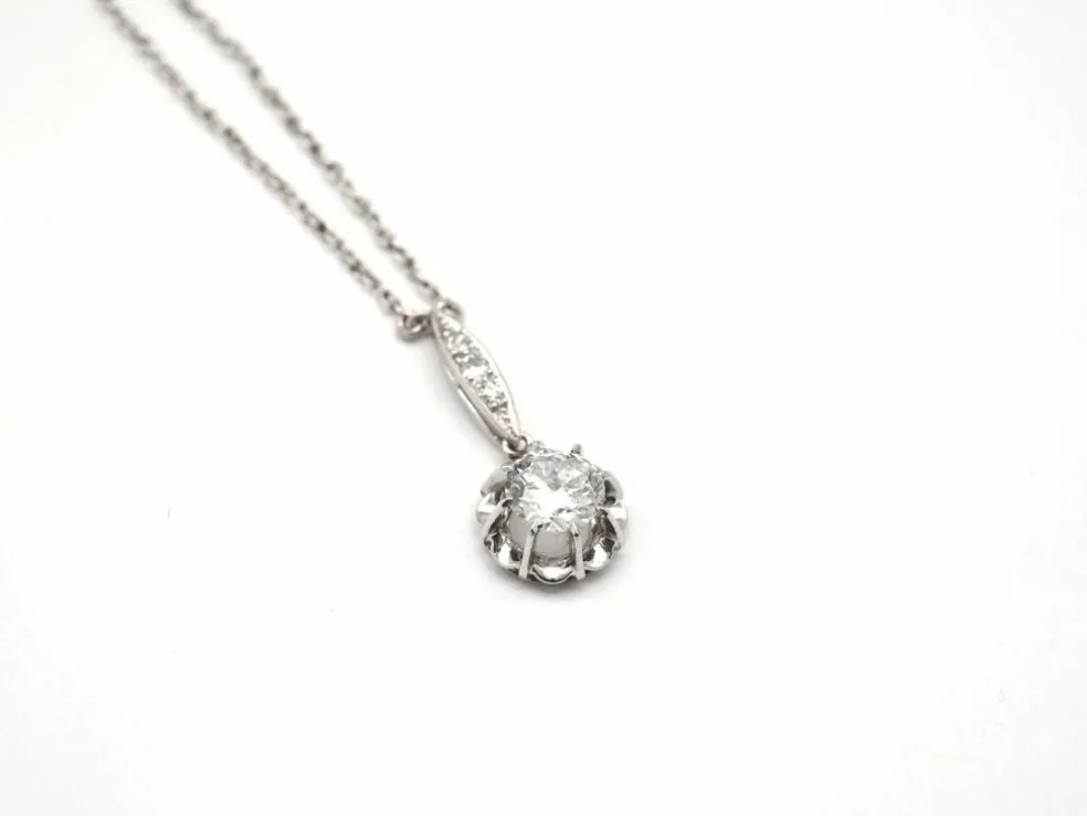 Collier en platine et diamants