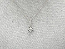 Collier en platine et diamants