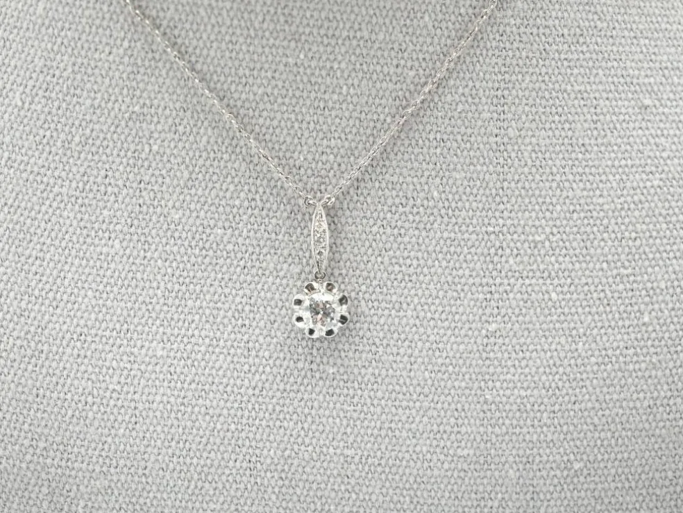 Collier en platine et diamants