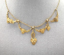 Collier fin du XIXe en or jaune et perles