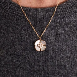 Collier Fleur Nacre