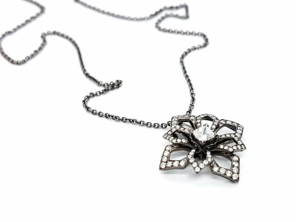Collier Fleur Or noir Diamant