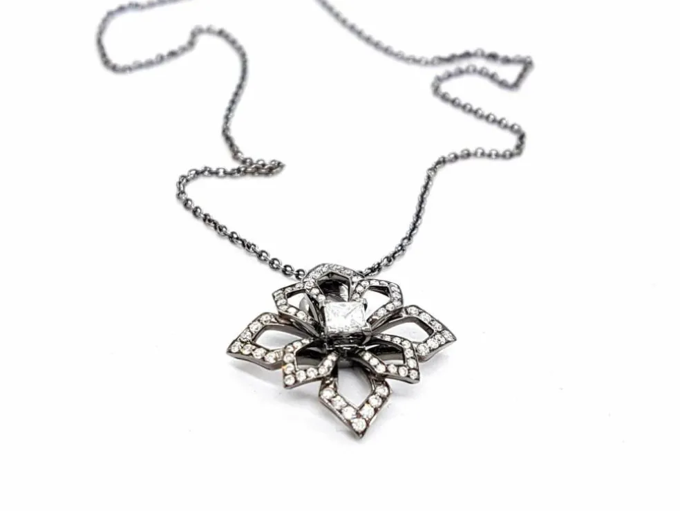 Collier Fleur Or noir Diamant