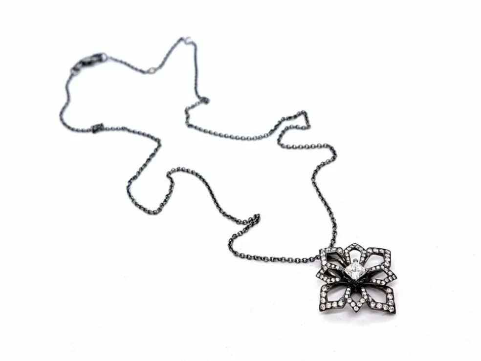 Collier Fleur Or noir Diamant