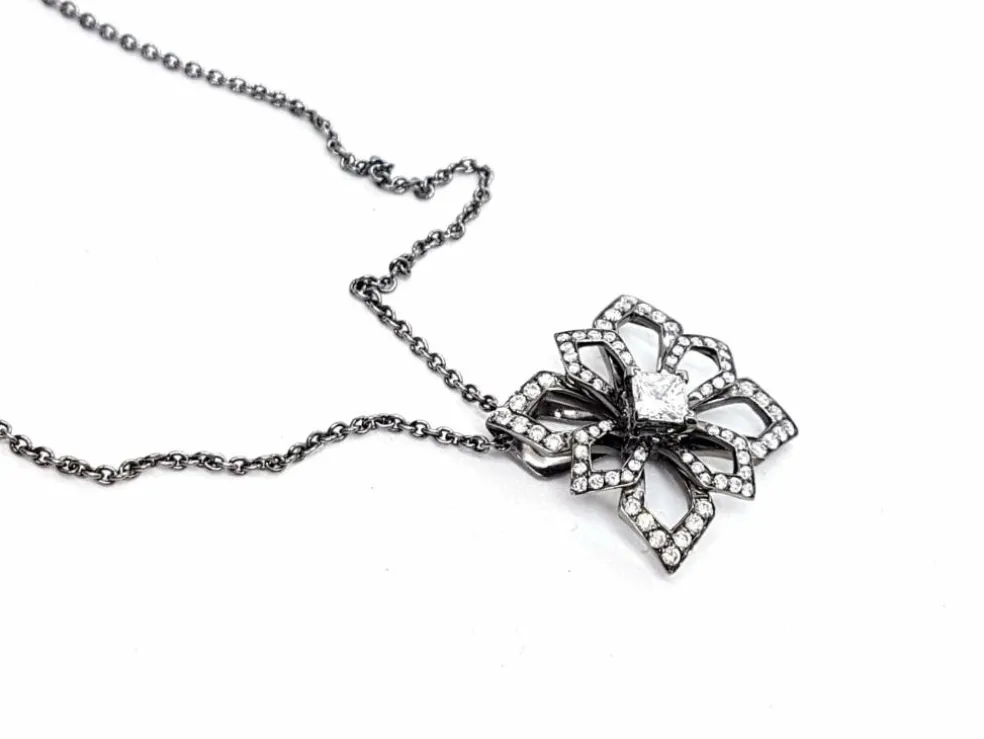 Collier Fleur Or noir Diamant