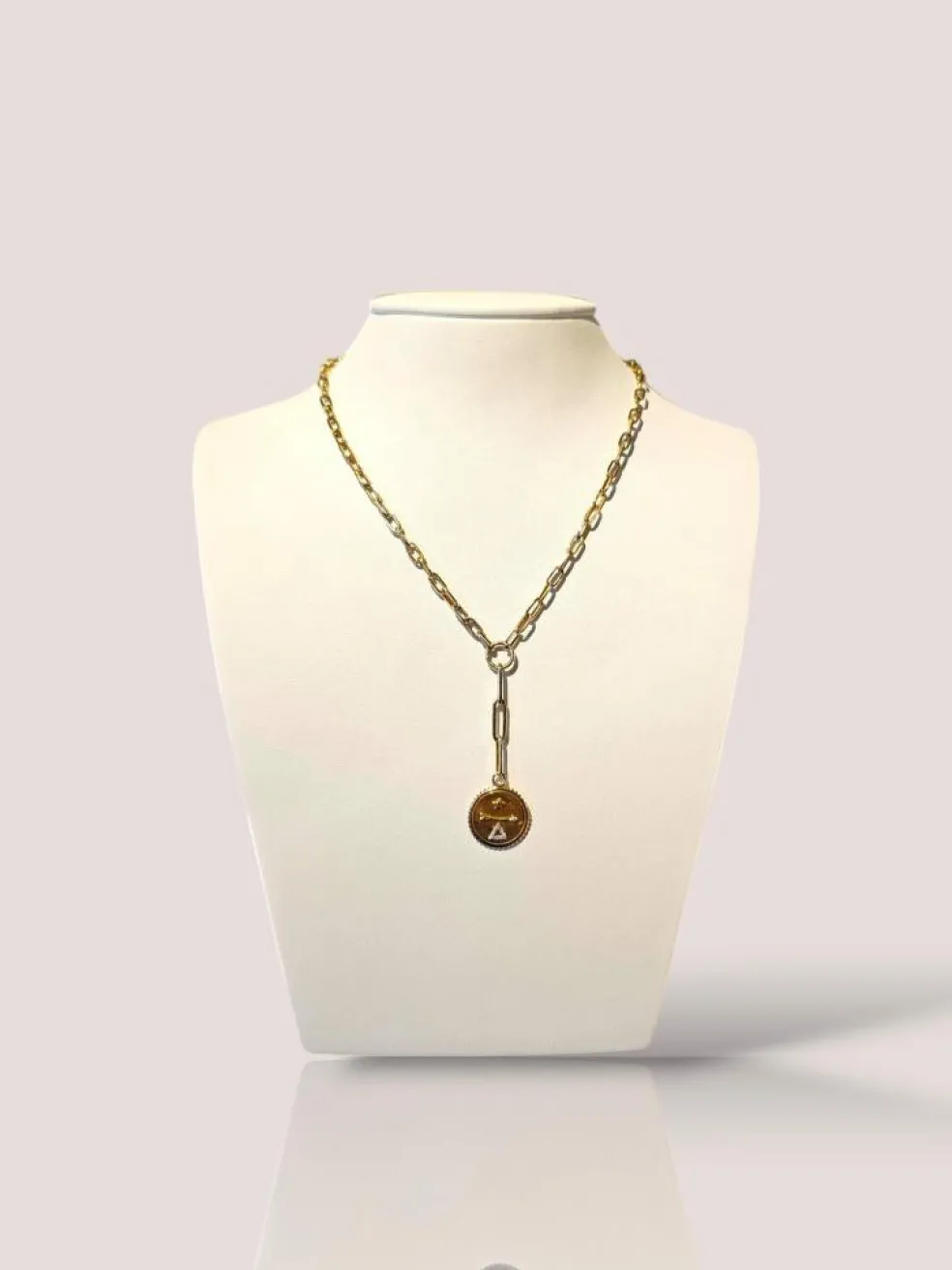 Collier FoundRae en or jaune avec médaillon et diamants