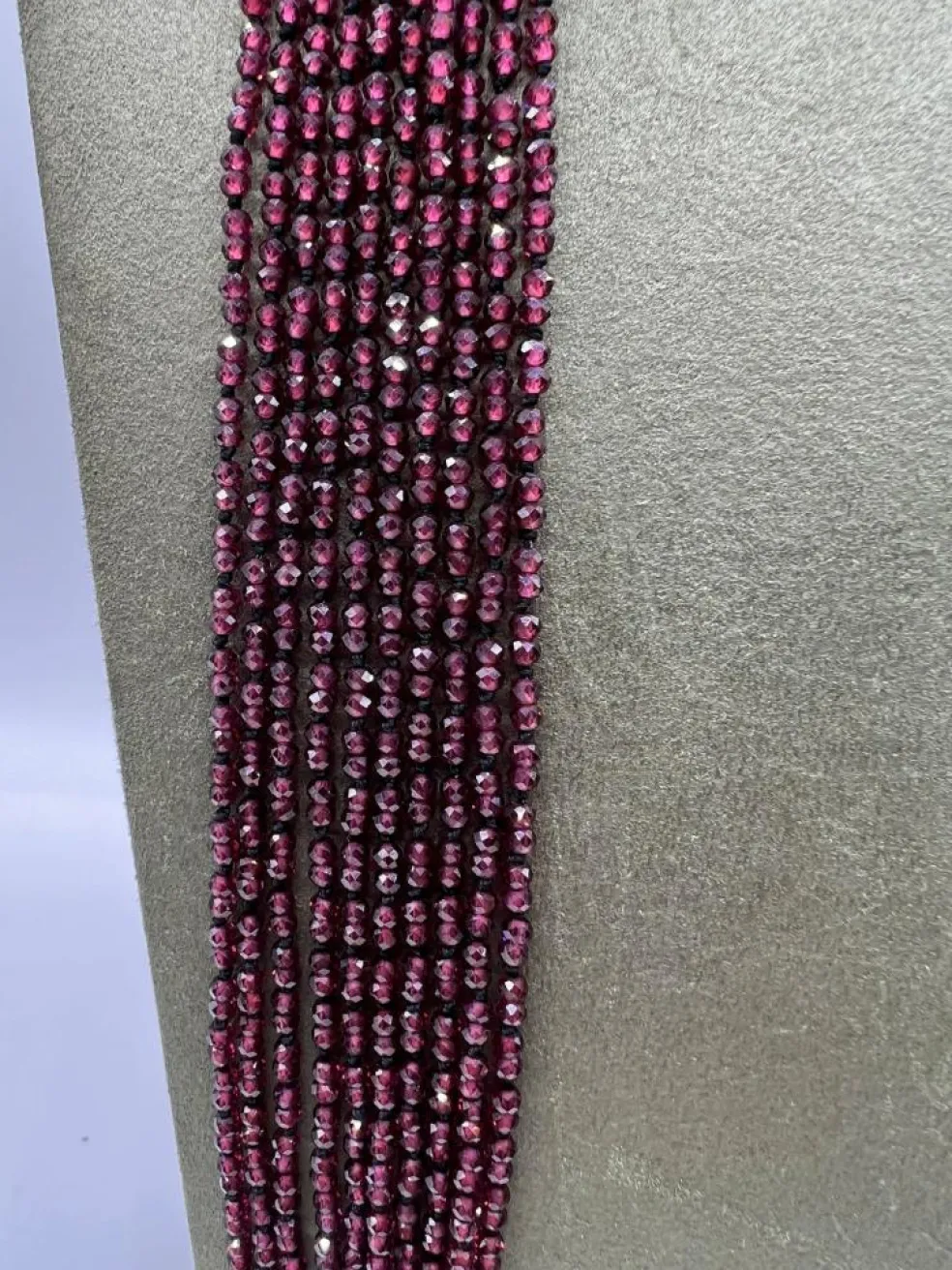 Collier grenats perles baroques, fermoir Bakélite