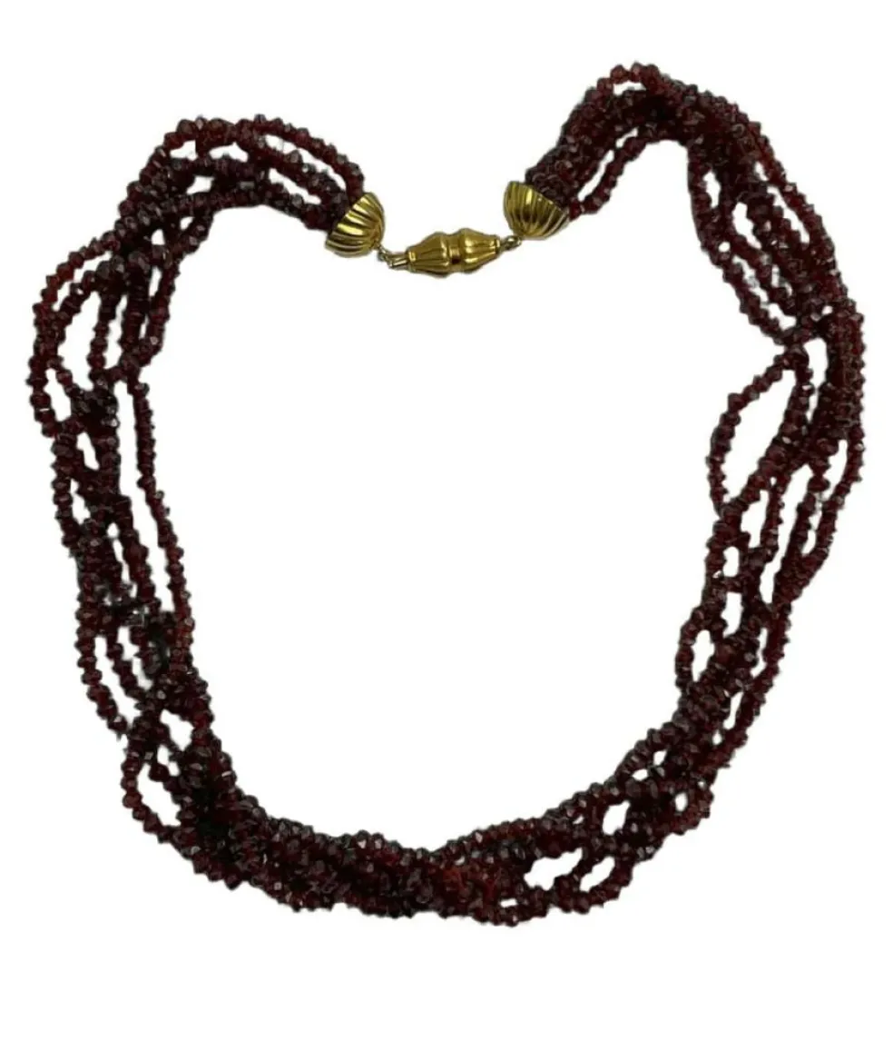 Collier élégant multi-rangs en grenat facetté