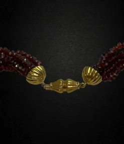 Collier élégant multi-rangs en grenat facetté