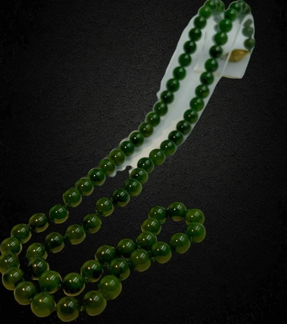 Collier long en perles de malachite