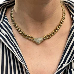Collier maille gourmette, coeur pavé diamants.